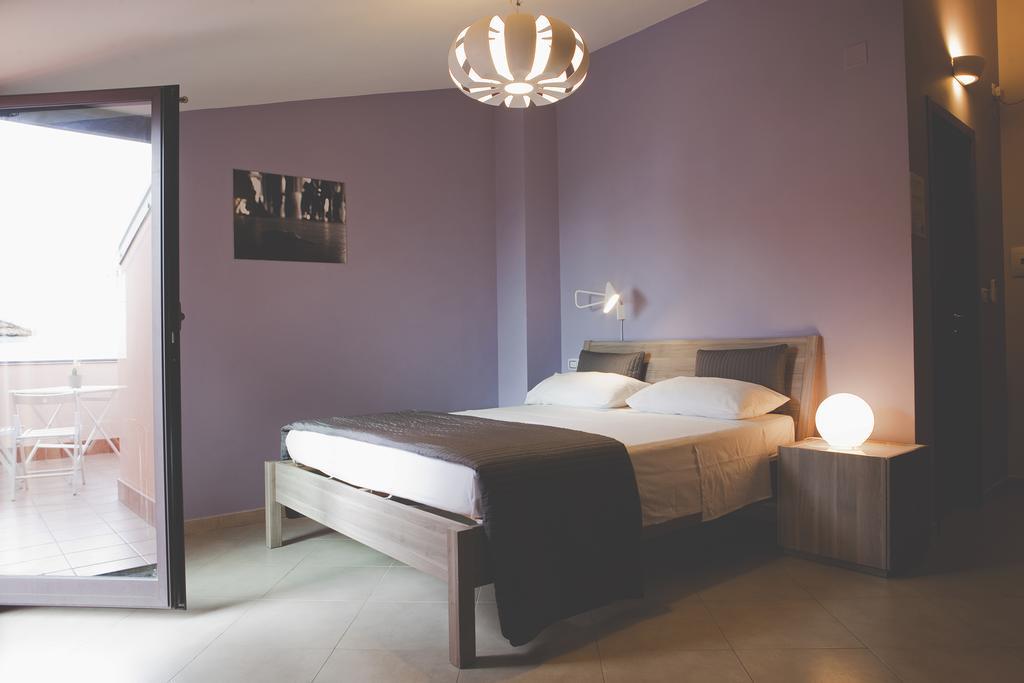 La Scivola Rooms อาชิ กัสเตลโล ภายนอก รูปภาพ